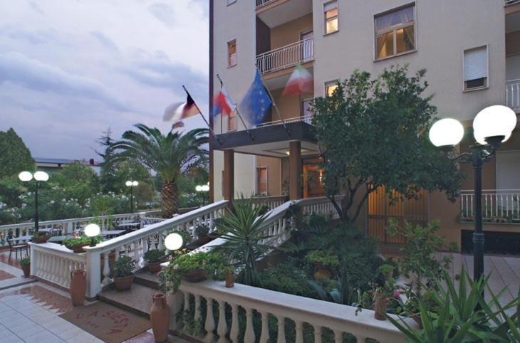 Hotel Ristorante La Siesta Pietrapaola Экстерьер фото